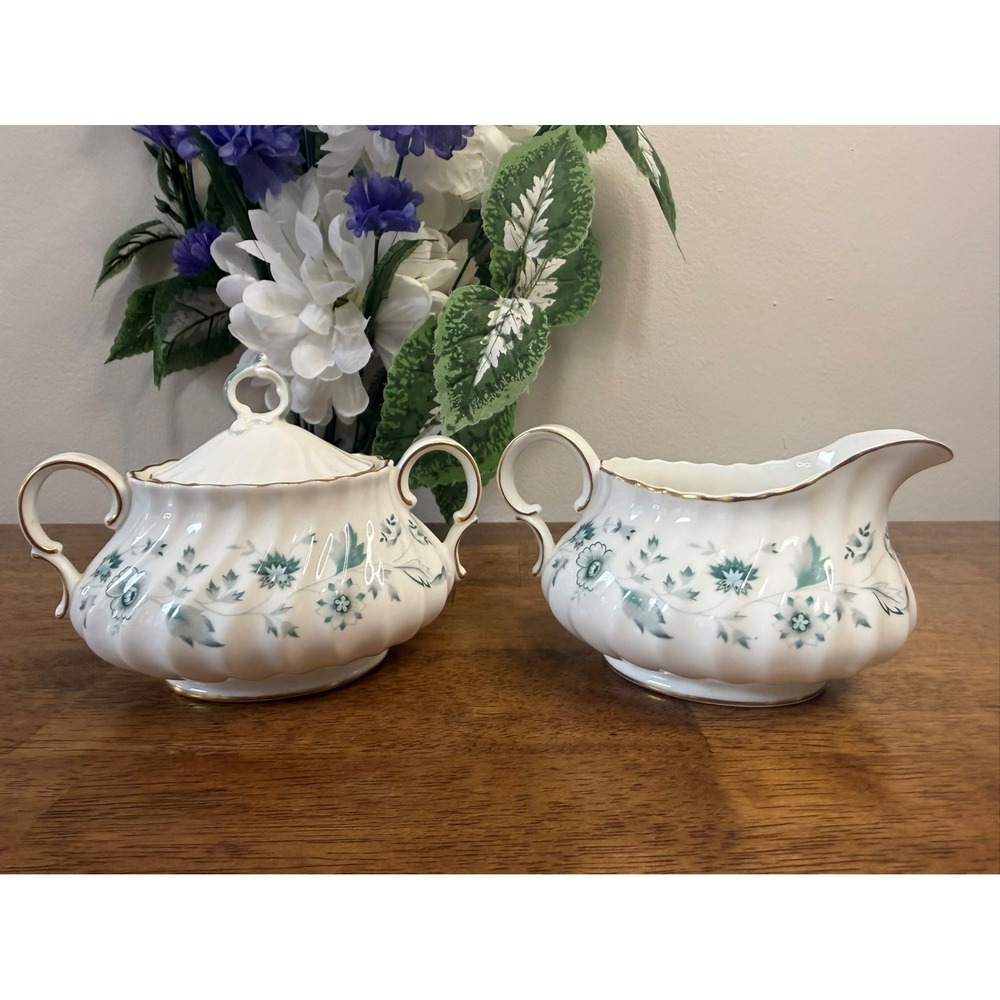 Vintage Royal Doulton Wavney Creamer Sugar Bowl Set‎ Green Floral Gold Trim